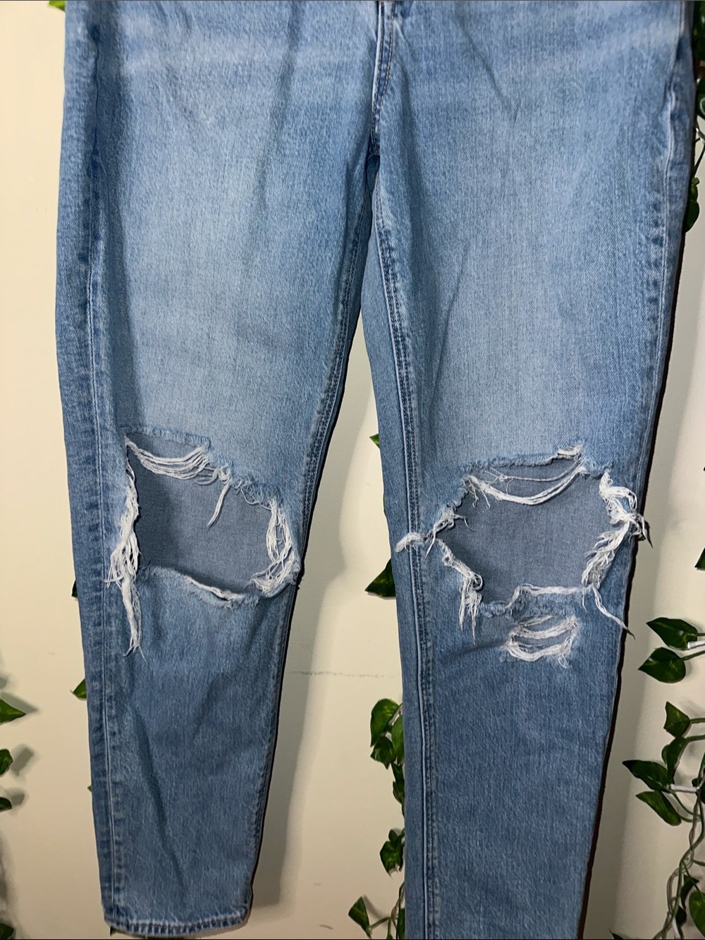 American Eagle Distressed Mom Jeans - Picture 2 of 6
